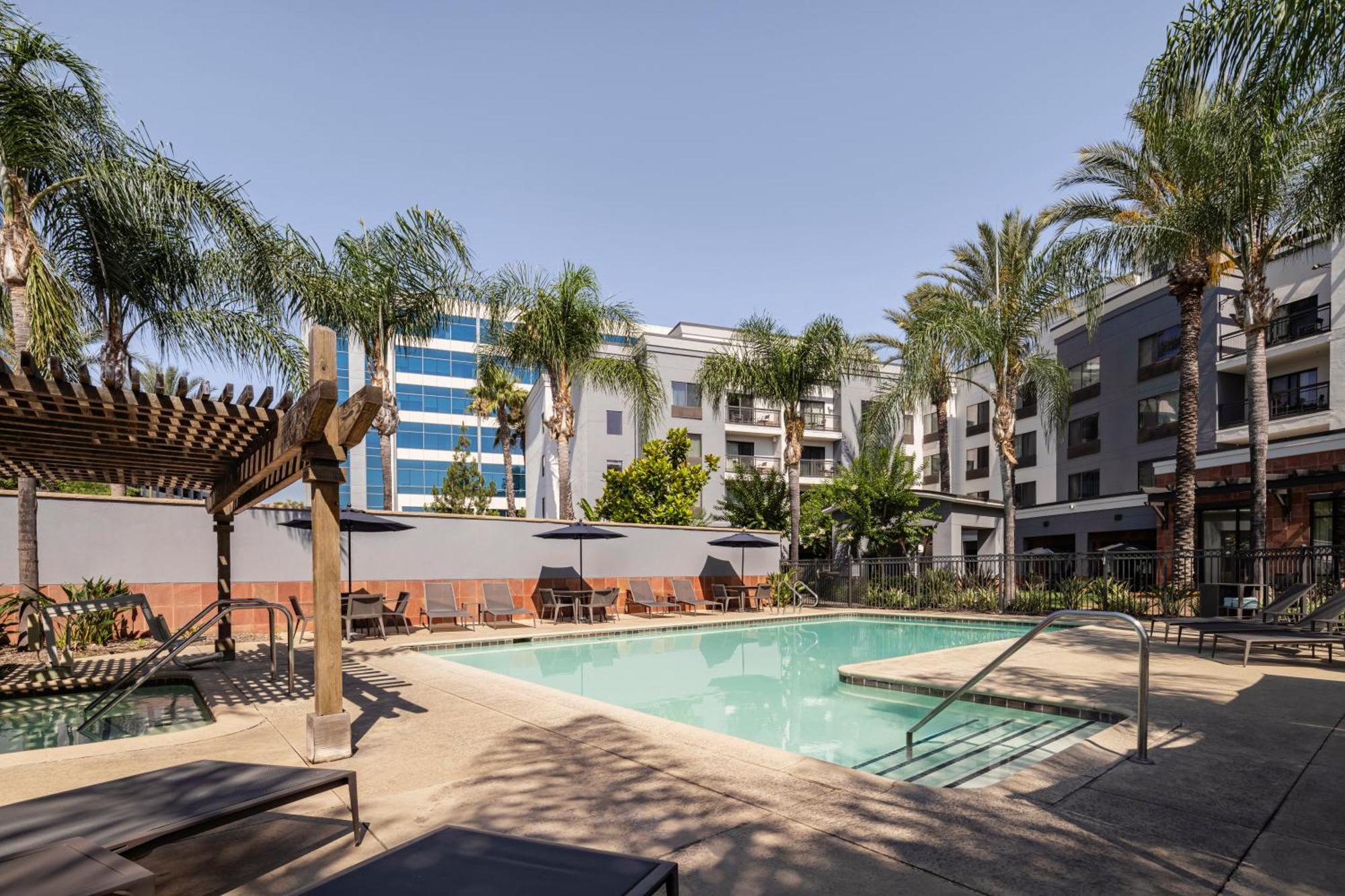 Courtyard Los Angeles Burbank Airport Eksteriør billede